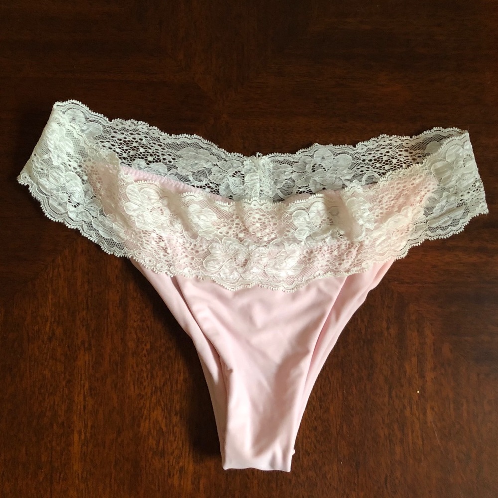 💗Beach Bunny bikini bottoms - Worn once